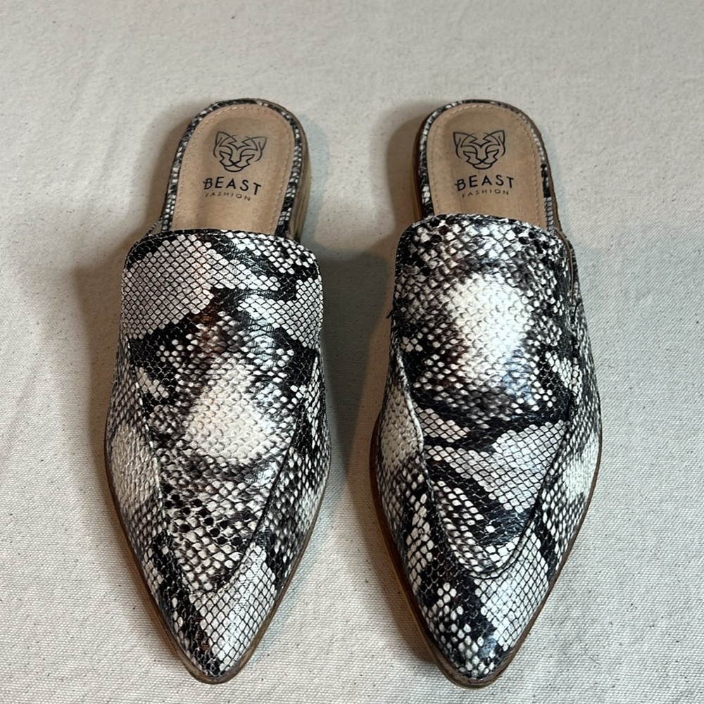 Beast Fashion Snakeskin Pointed Toe Mule Slides - Size 7